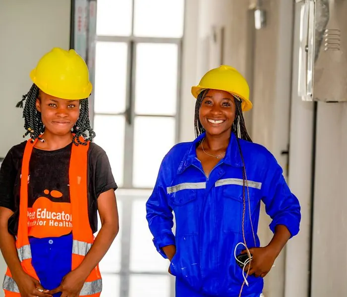 Deux techniciennes BA Service en tenue de travail